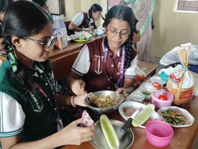 Fireless Cooking 2025 – Students Mixing Ingredients