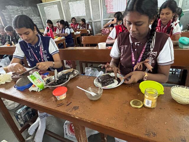 Fireless Cooking 2025 – Students Preparing Fruit Salad