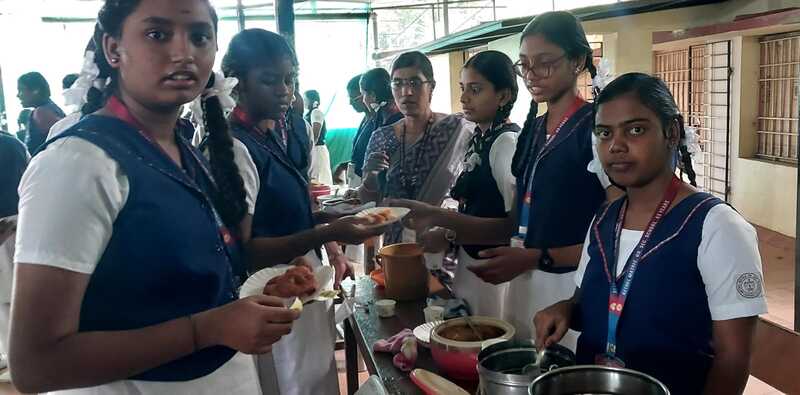 Food Fest 2025 – Judges Evaluating Dishes